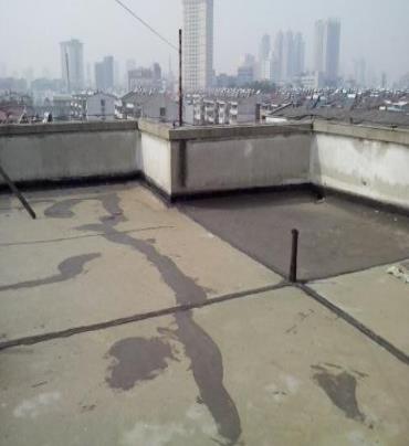 重庆市漏水维修 楼顶漏水是什么原因，楼顶漏水维修方法是什么?